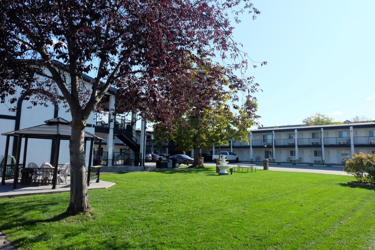 Oasis Inn Kelowna Exterior foto
